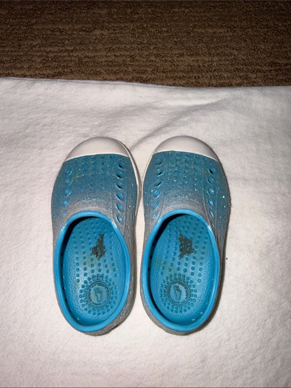 Native Kids Blue Glitter Slip-On Water Shoes with White Toe
